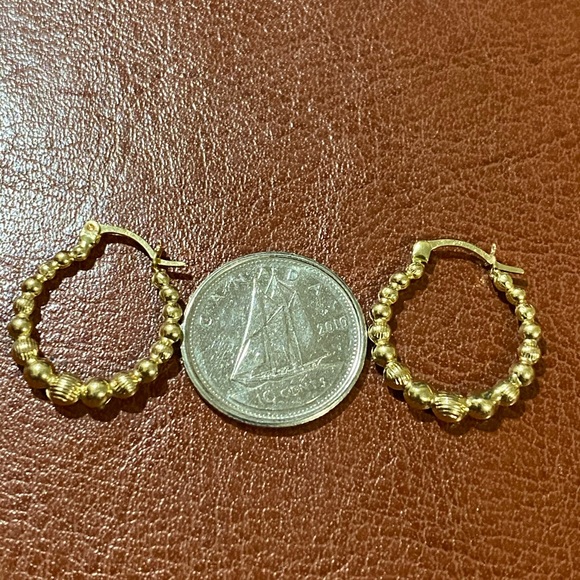 18K Gold Earrings - Picture 3 of 5